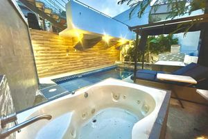 Alquiler Vacacional - Style & Design Loft: 2 PRIVATE JACUZZIS, POOL, TERRACE, GRILL!