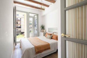 Alquiler Vacacional - Bright quiet, workspace, 2 balconies & park views