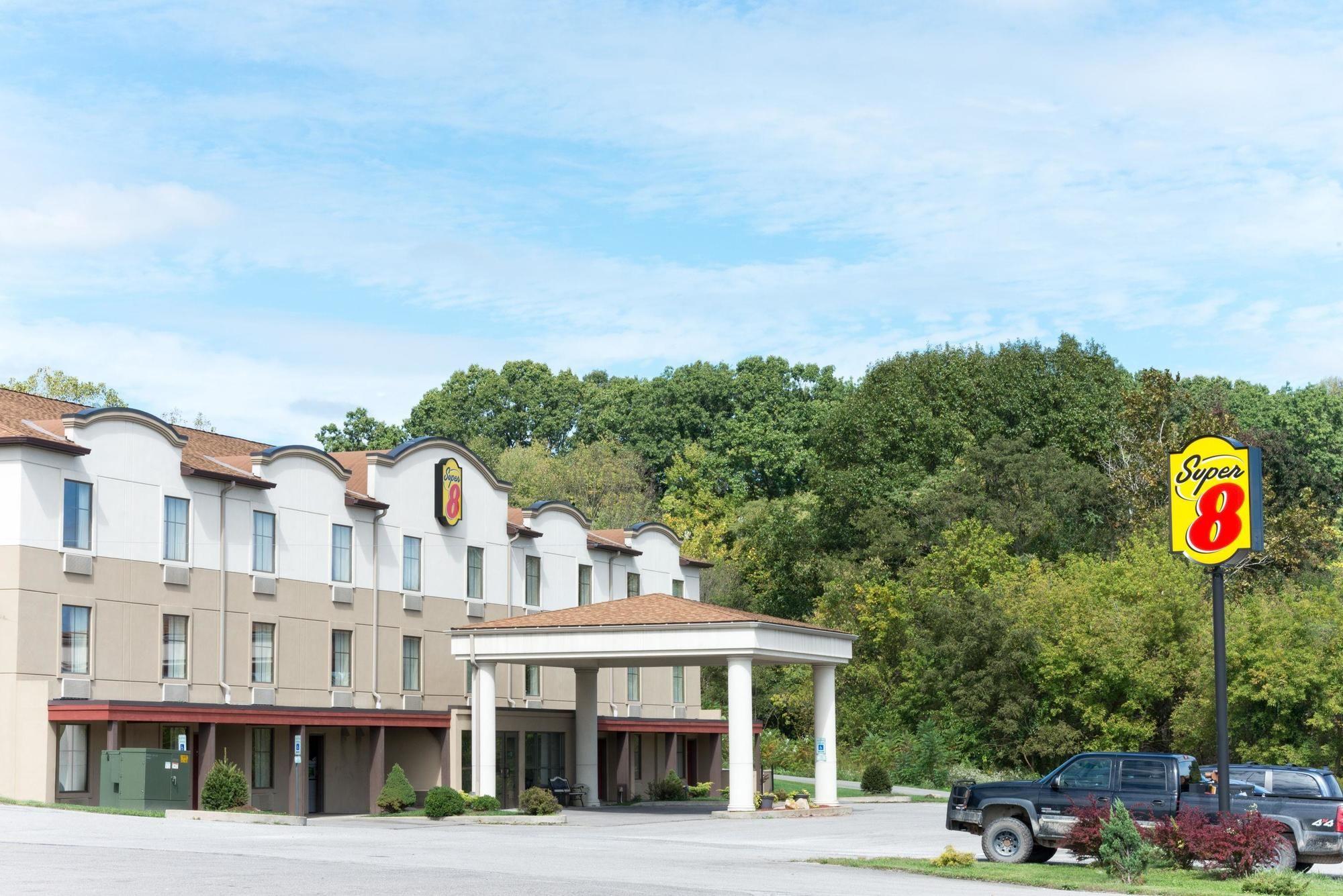 Varios Super 8 by Wyndham Beaver Falls