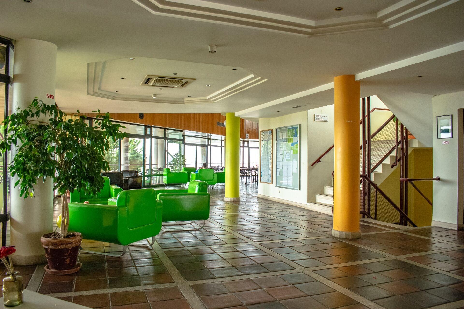Vista Lobby HI Almada - Pousada Juventude - Hostel