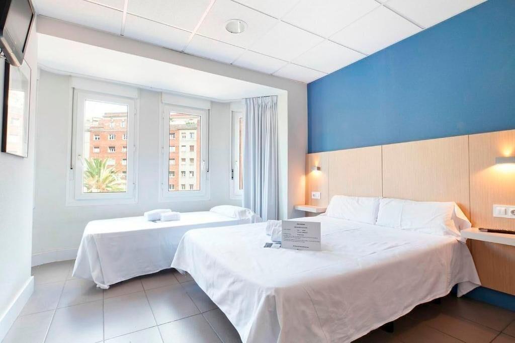 Varios Hostal Putxet by gaiarooms
