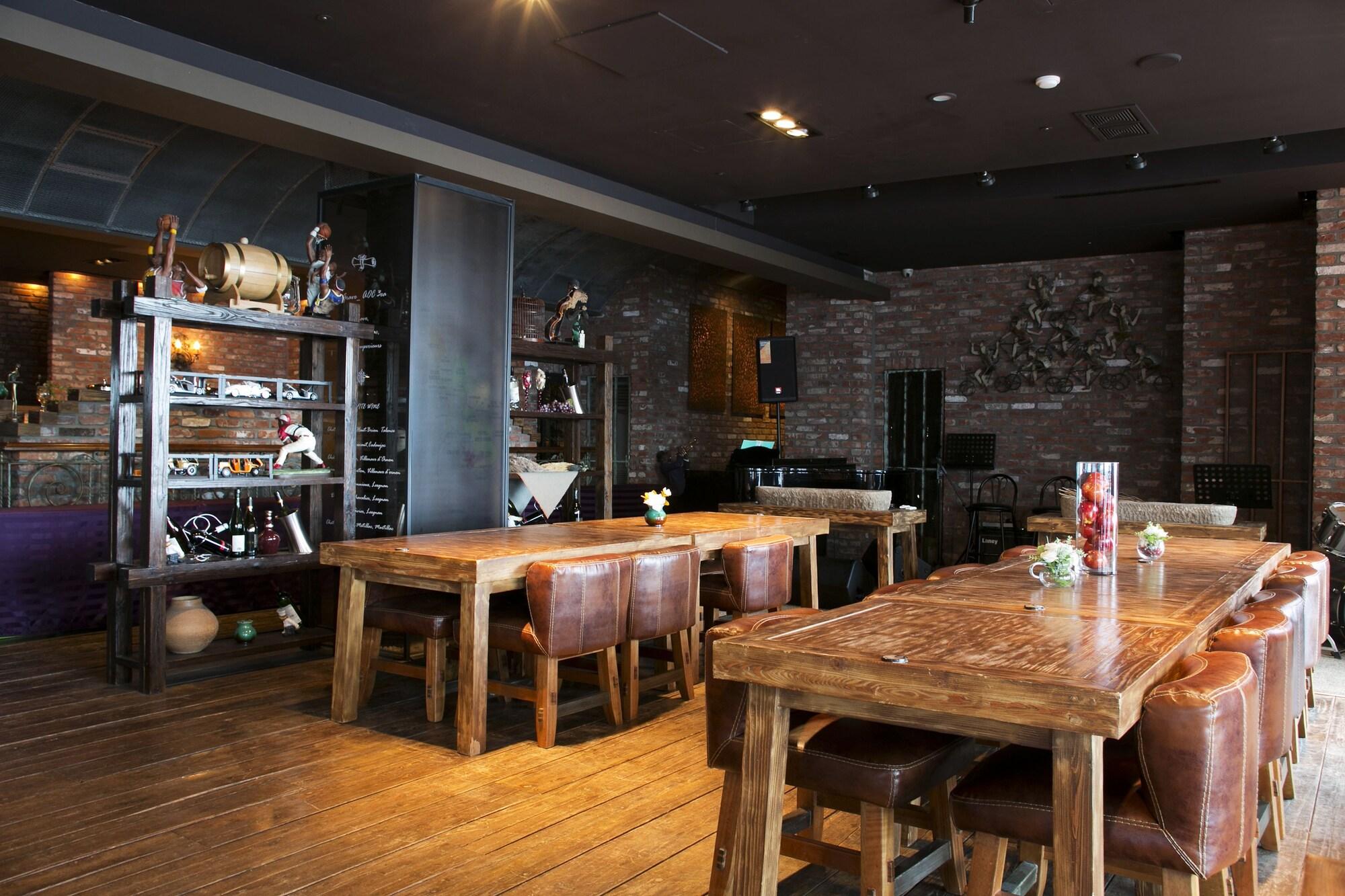 Bar/Salón Hotel Wiz