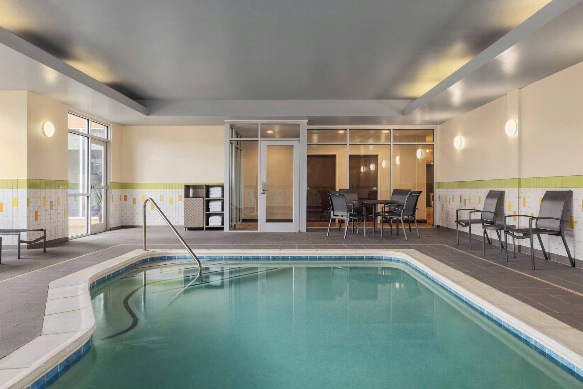 Vista Piscina Fairfield Inn & Suites Atlanta Cumming/Johns Creek
