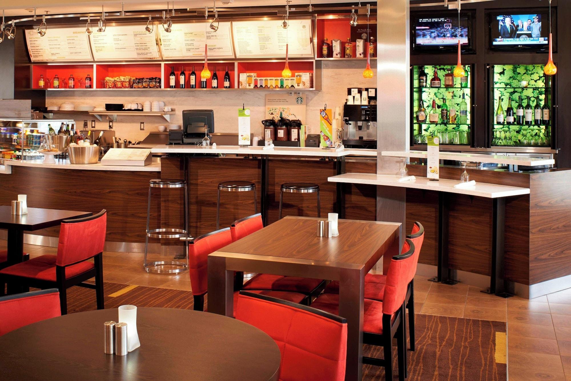 Restaurant Courtyard by Marriott Toledo Airport Holland