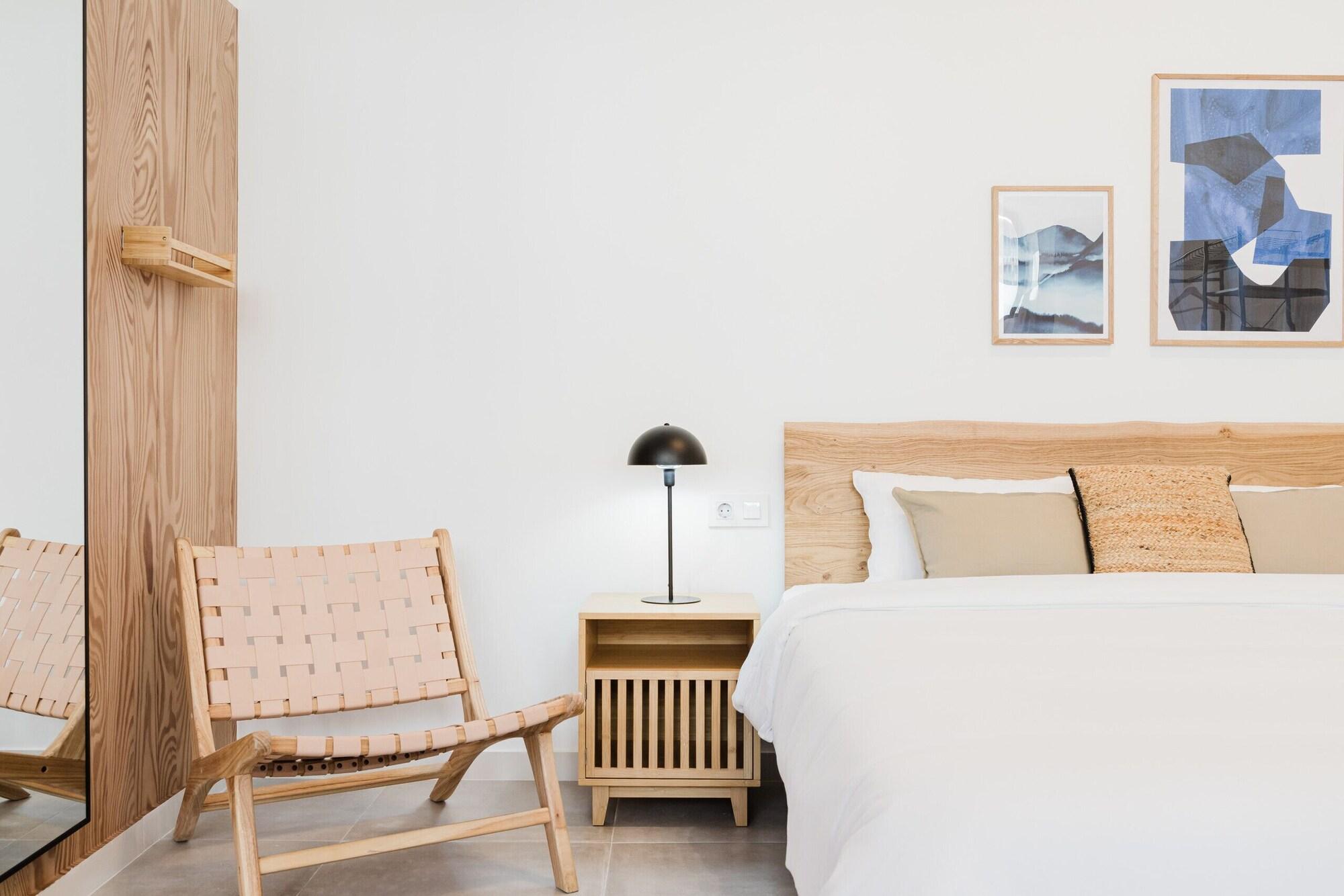 Varios Valencia Apartments by Olala Homes