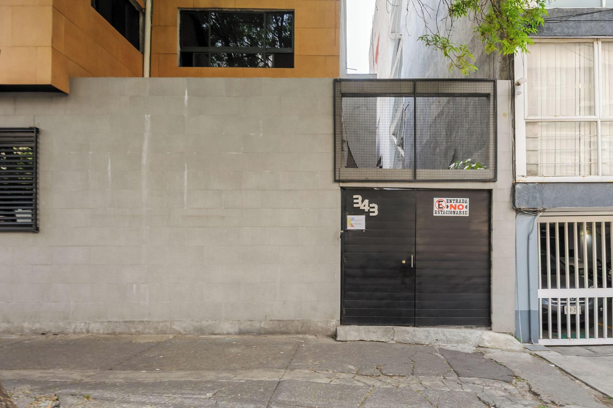 Vista Exterior Colmena Hotel CDMX Tonala