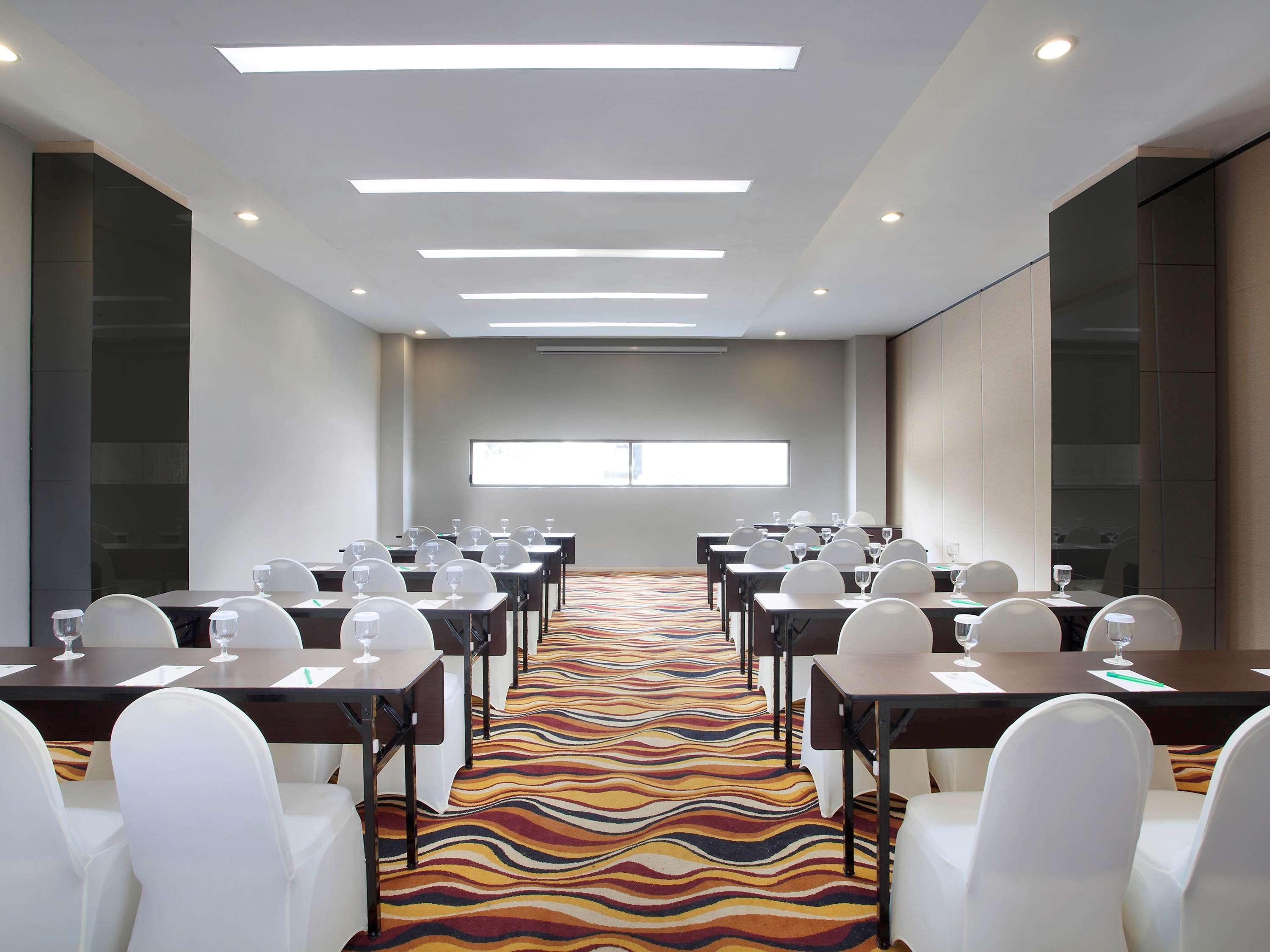 Centro de Negocios ibis Styles Jakarta Airport