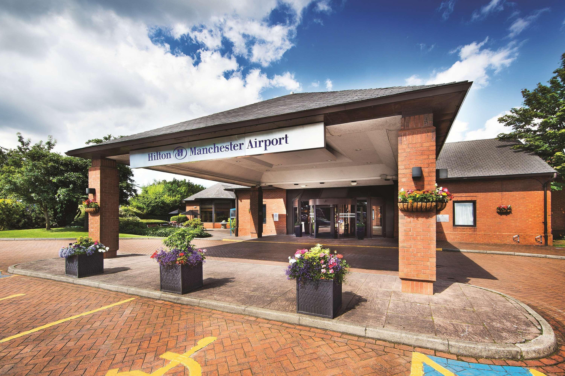 Vista Exterior DoubleTree by Hilton Manchester Airport
