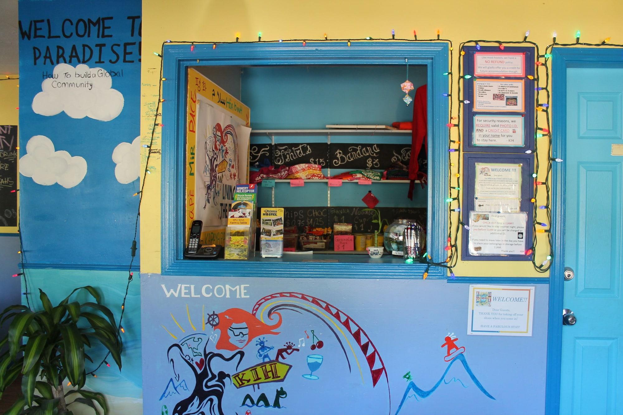 Vista Lobby Kelowna International Hostel