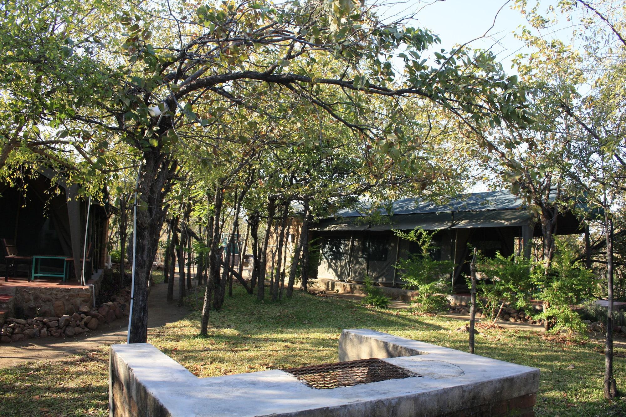 Vista Exterior Warthogs Safari Camp