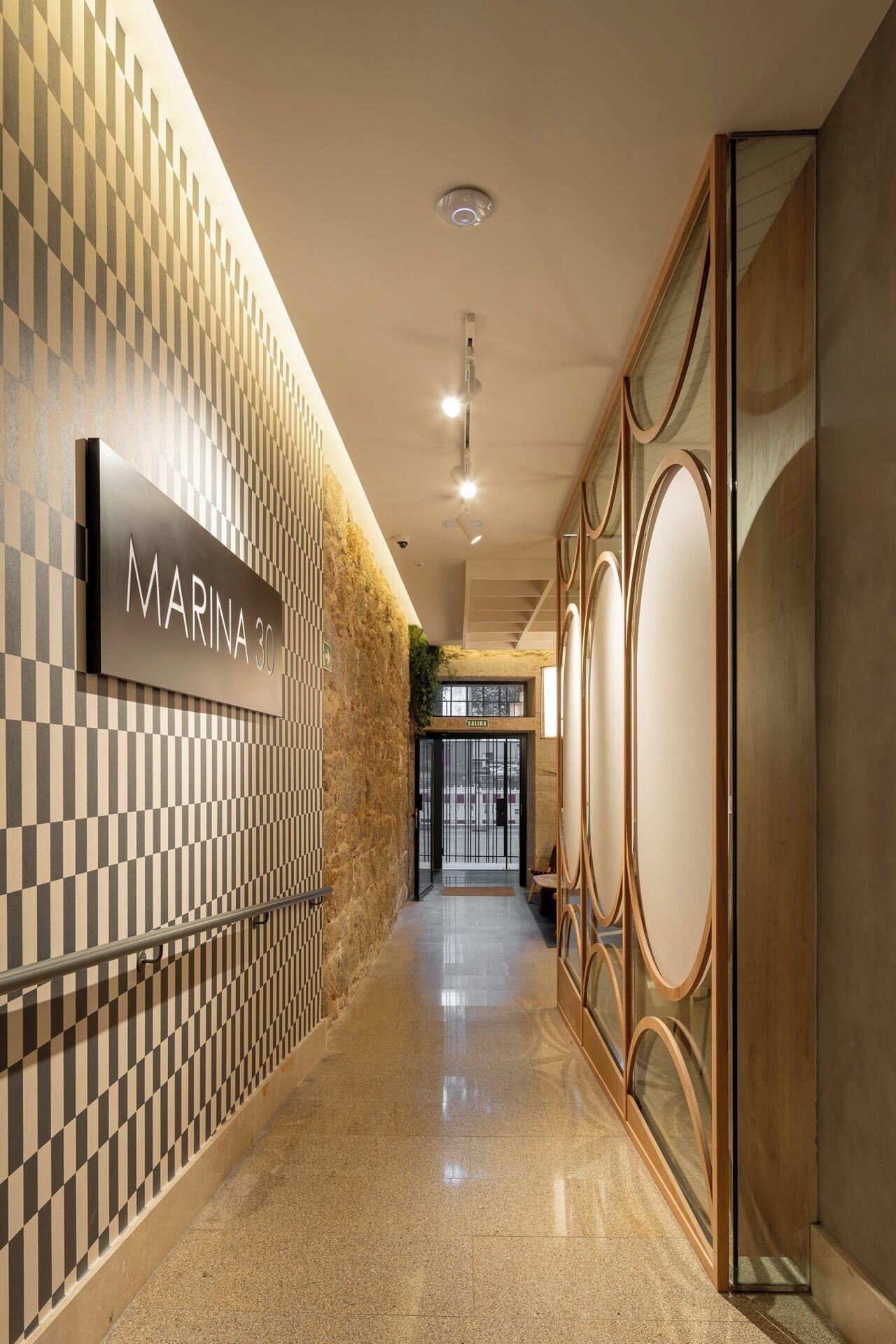 Vista Lobby Marina 30
