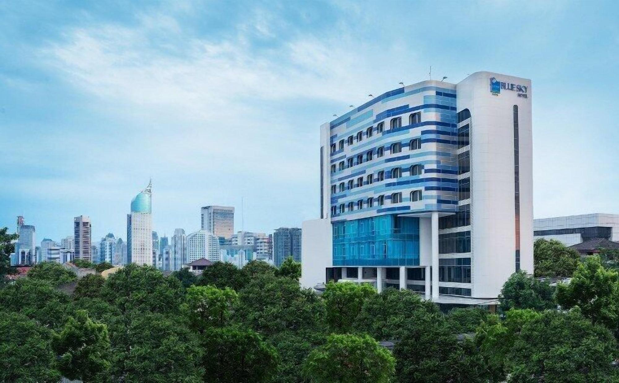 Vista Exterior Blue Sky Hotel Petamburan