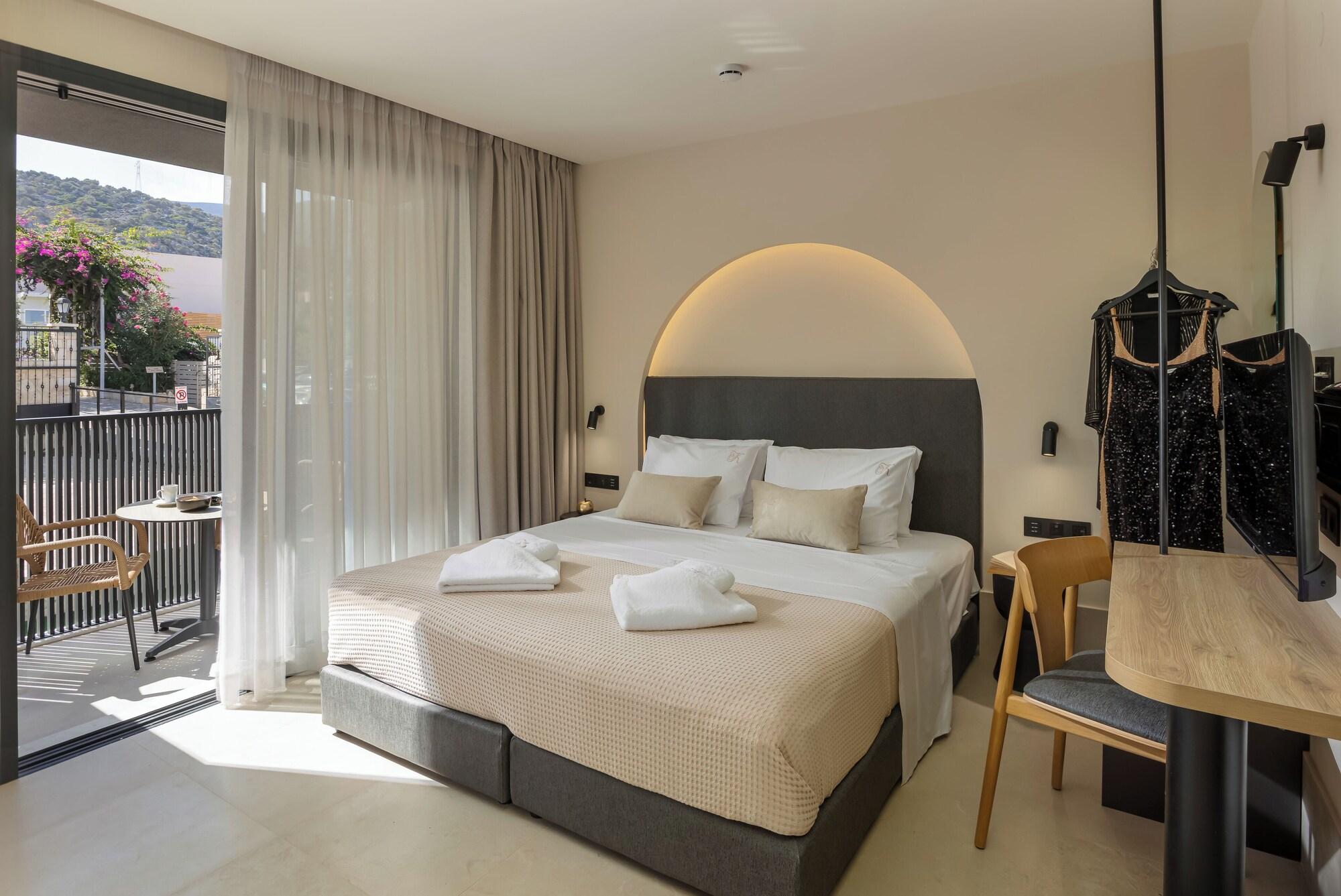 Varios Karteris Luxury Suites