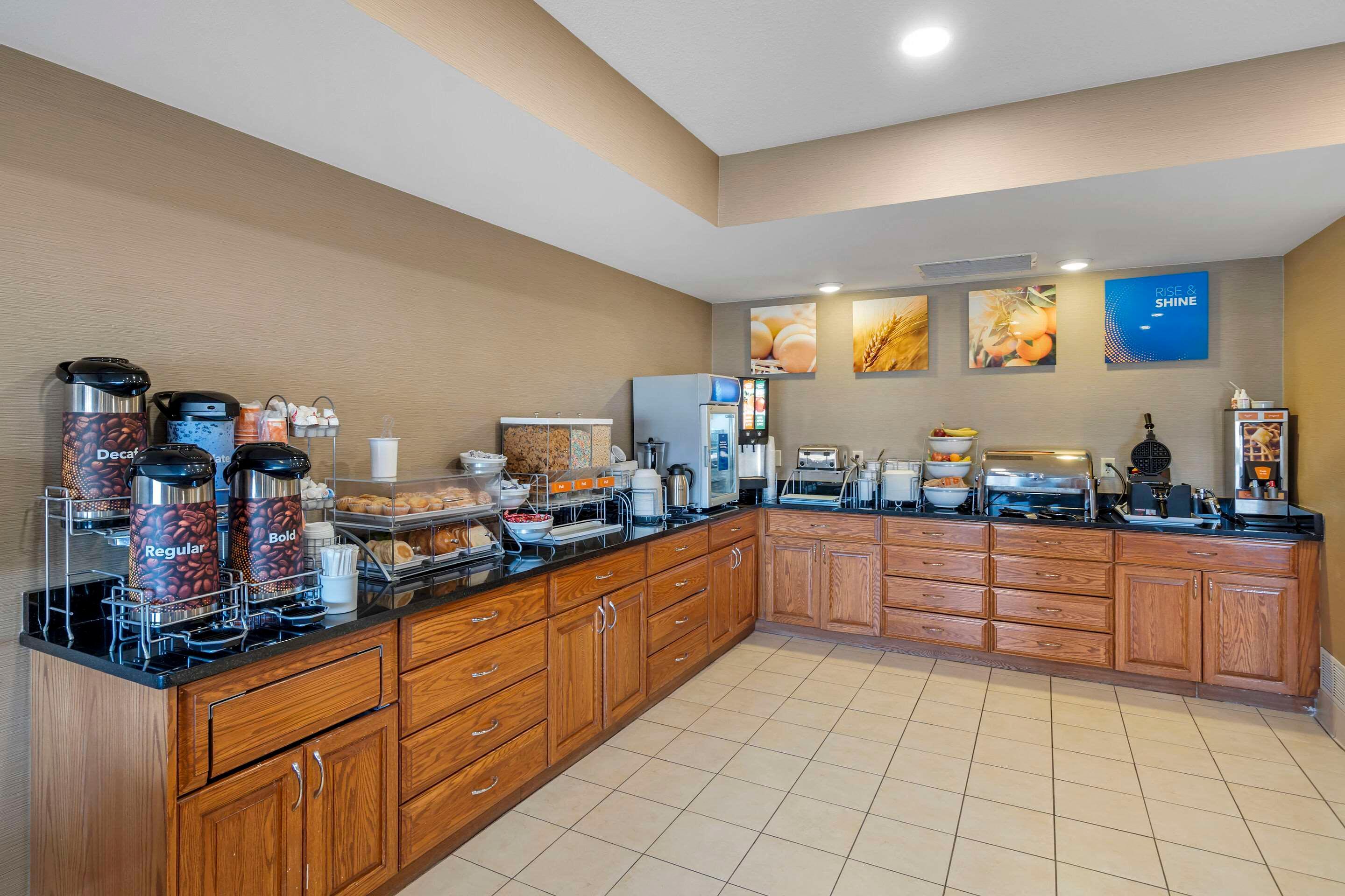 Restaurant Comfort Suites Normal University area