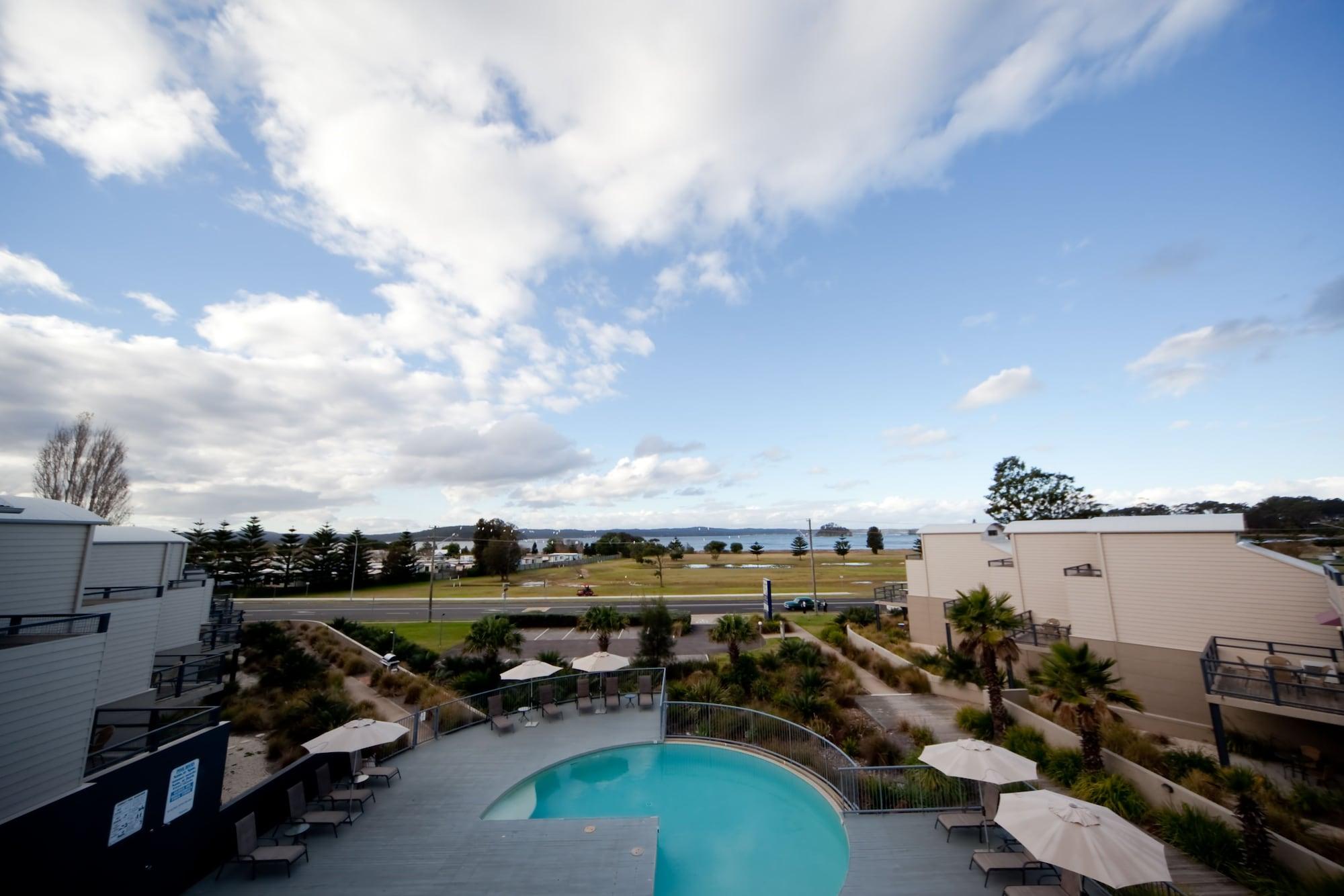 Vista Exterior Corrigans Cove