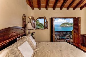 Arriendo temporal - VILLA LOS ARCOS: 5 Star Oceanfront With Full Staff