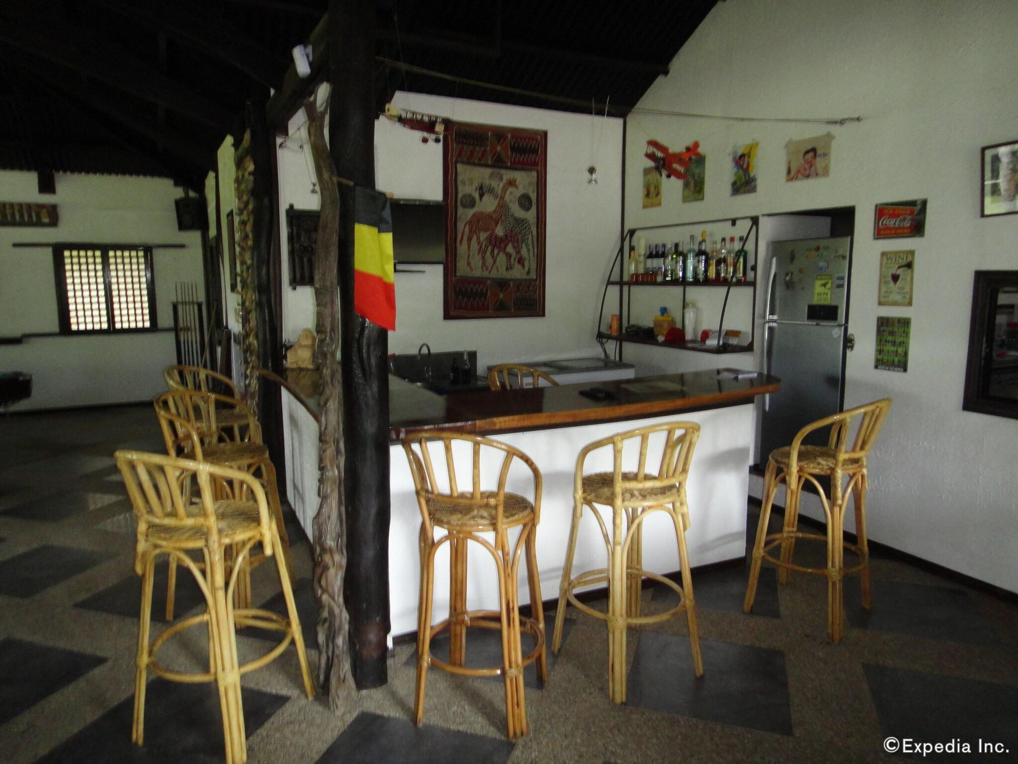Bar/Salón Balay Tuko Garden Inn