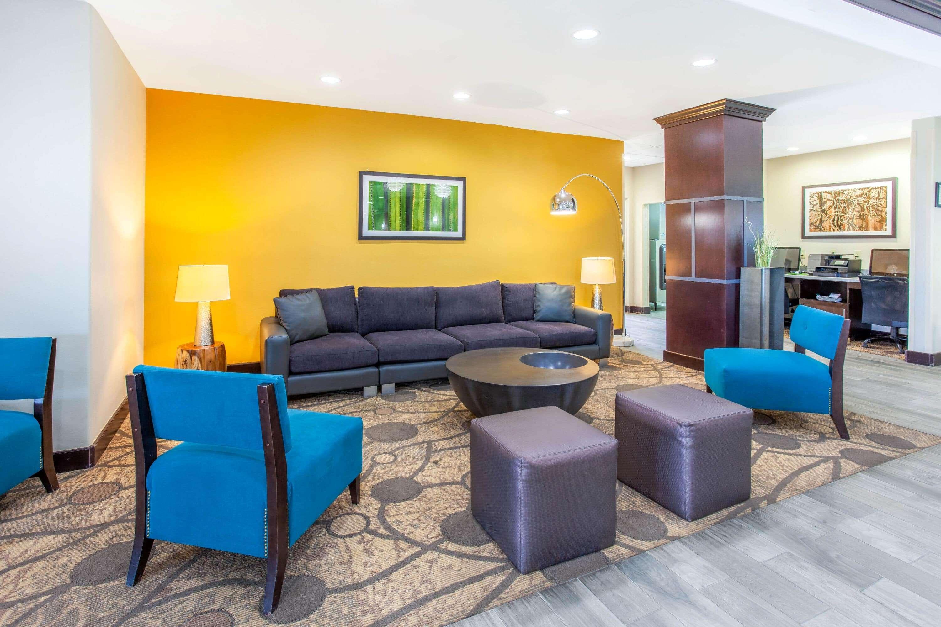 Vista Lobby La Quinta Inn & Suites by Wyndham Gonzales TX