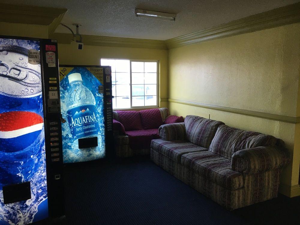 Vista Lobby Patio Motel