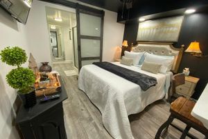 Alquiler Vacacional - Soak up the charm of this cozy, recently  remodel studio.