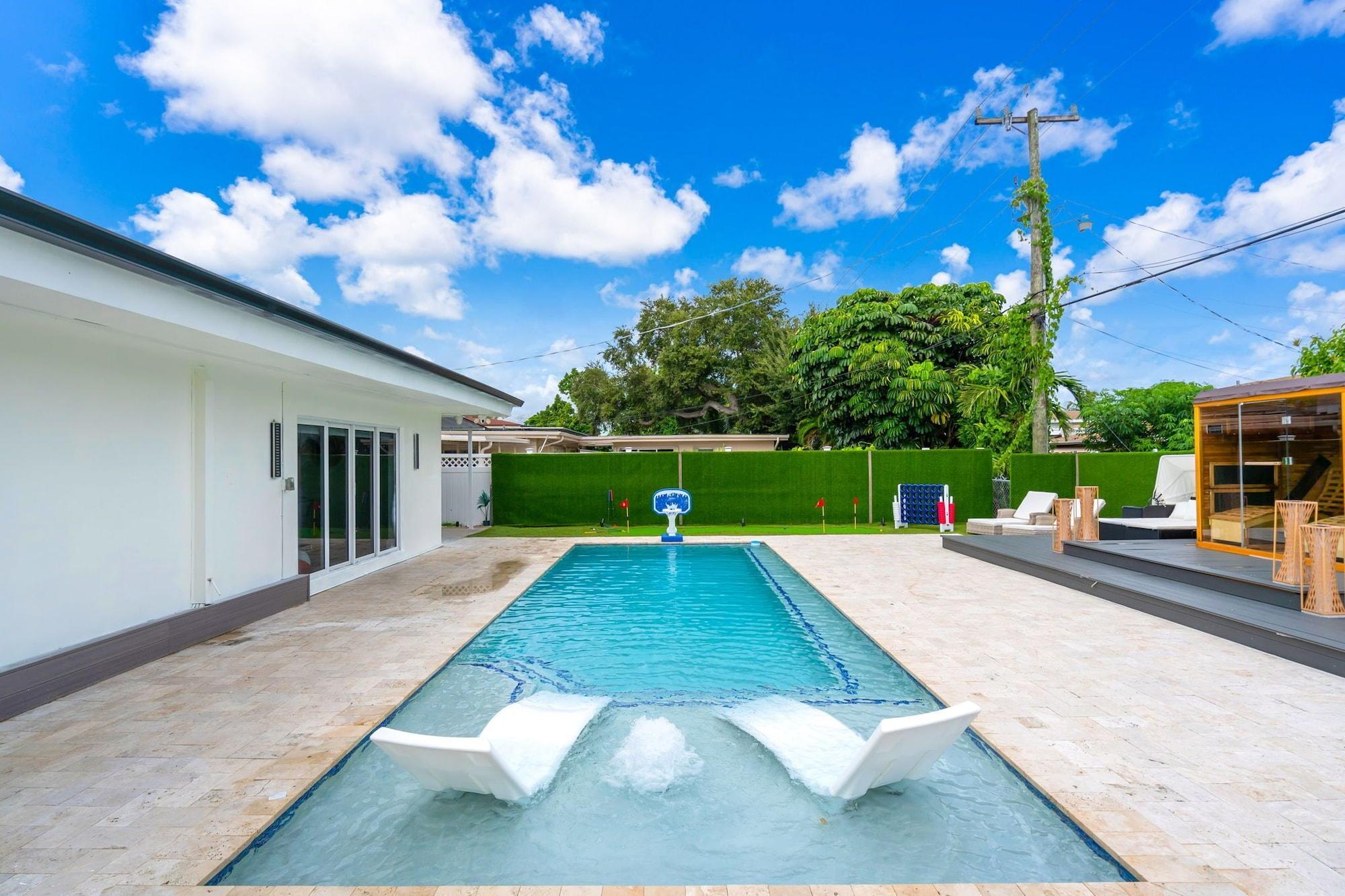 Vista Piscina Miami Resort Villa with Jacuzzi & Sauna