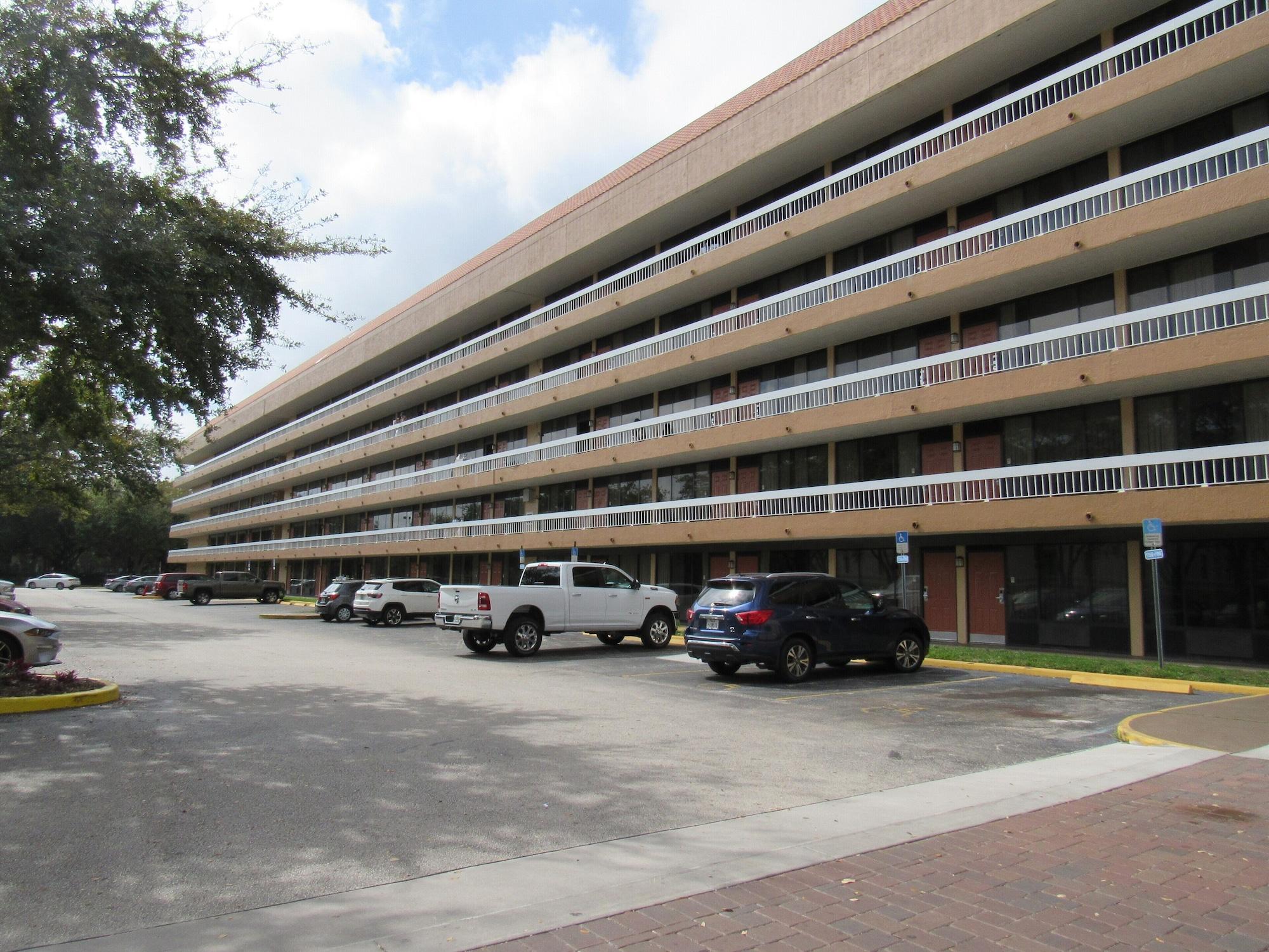Vista Exterior Clarion Inn Orlando International Drive - ICON Park