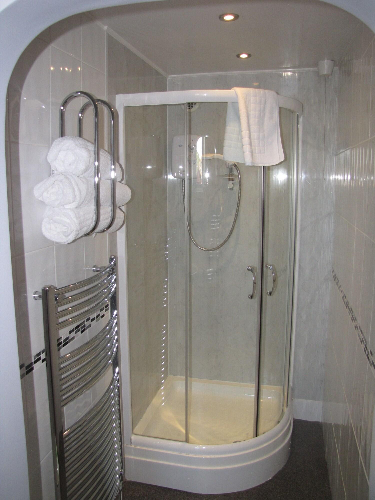 Equipamiento de Habitación Ashmira Guest House