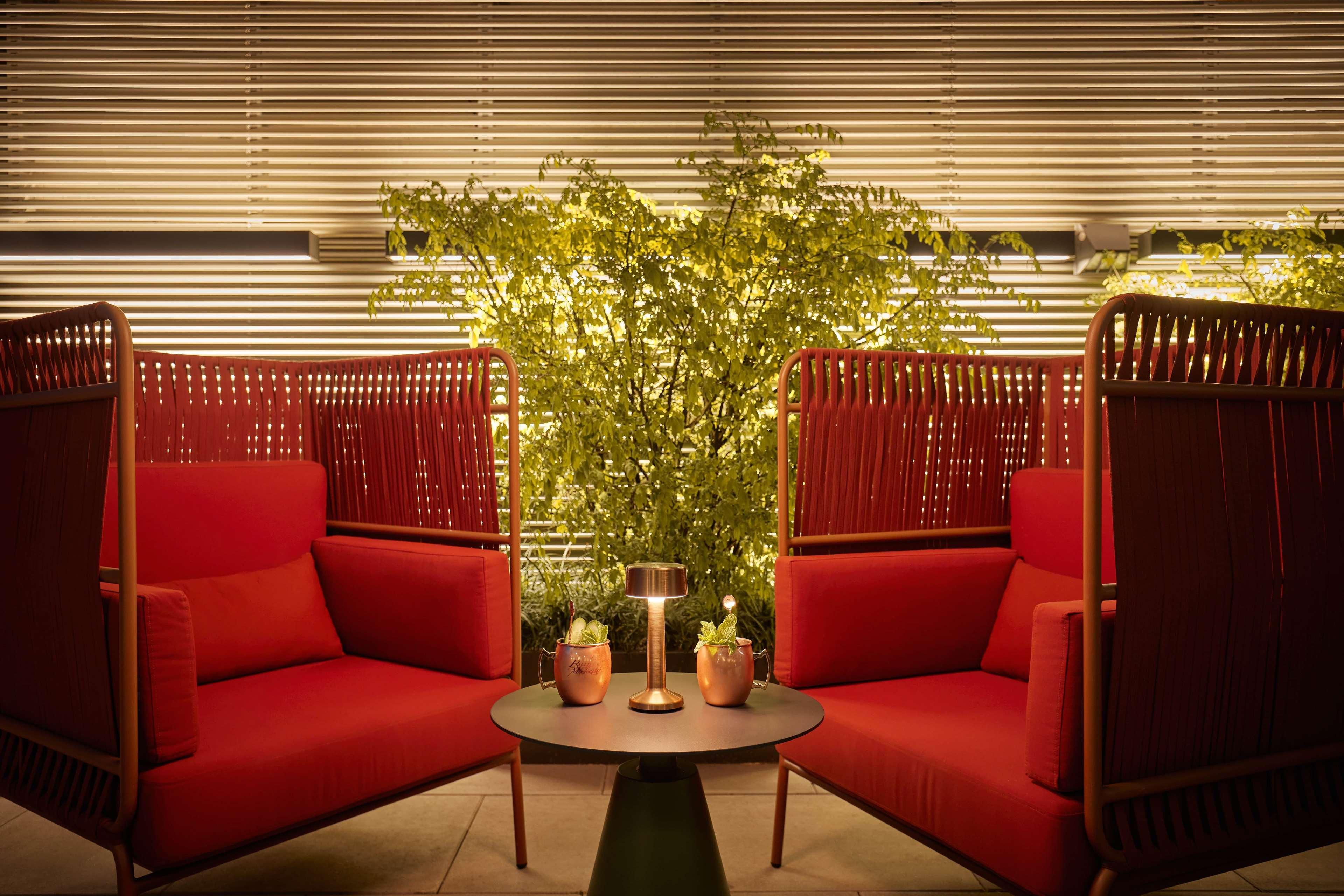 Bar/Salón Adina Apartment Hotel Stuttgart