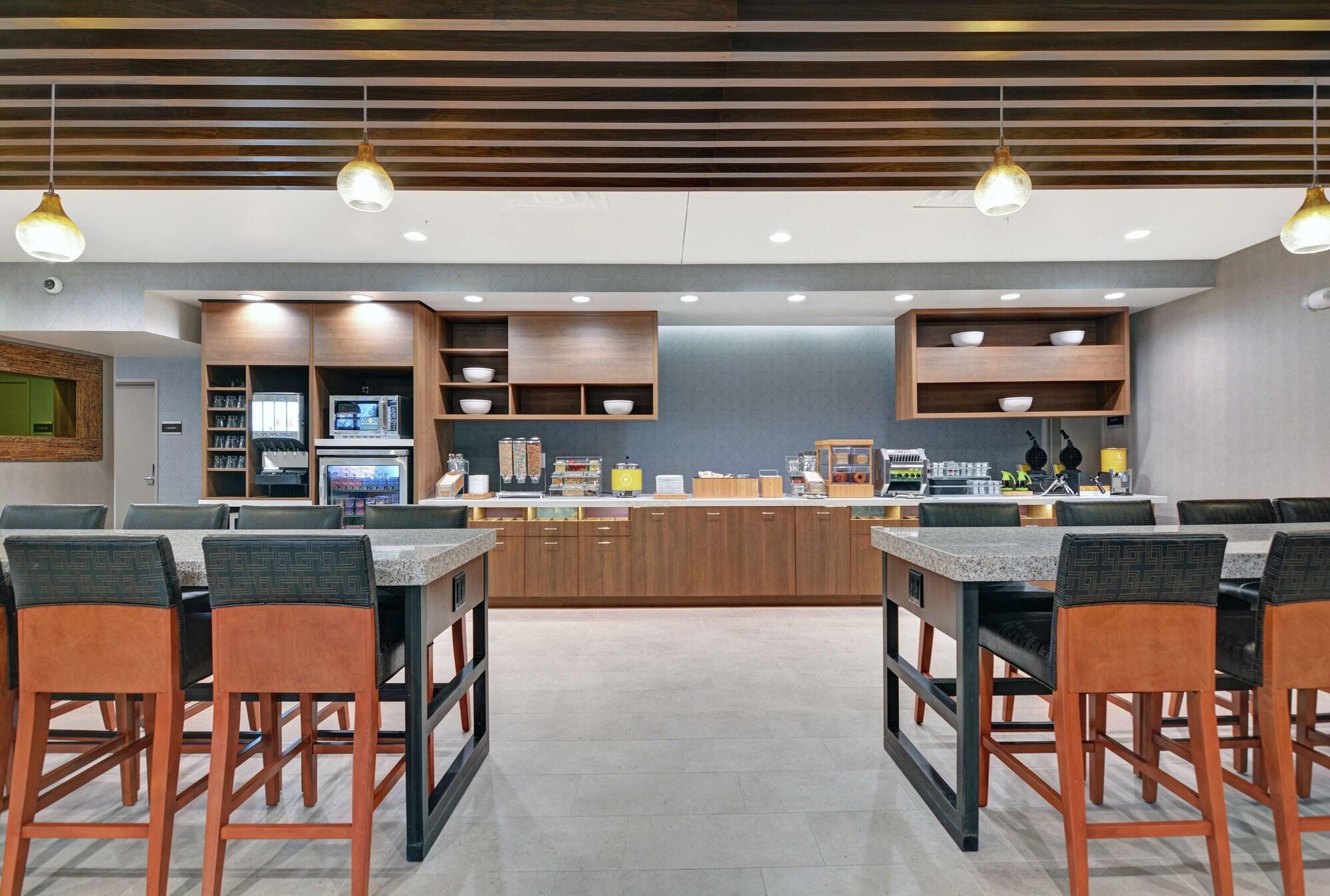 Restaurant Home2 Suites by Hilton Bettendorf Quad Cities