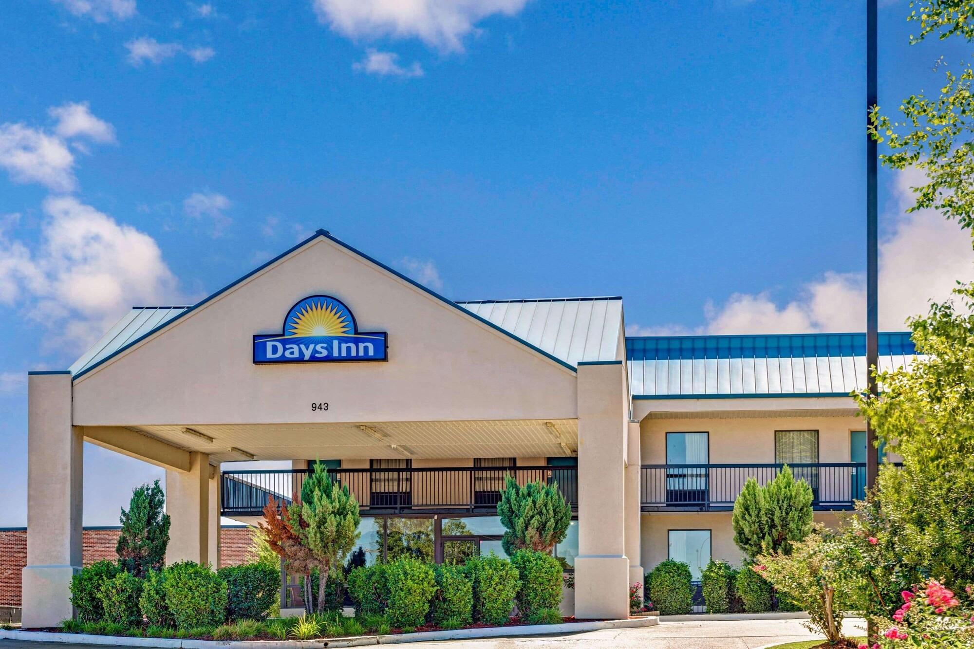 Vista Exterior Days Inn by Wyndham Hernando