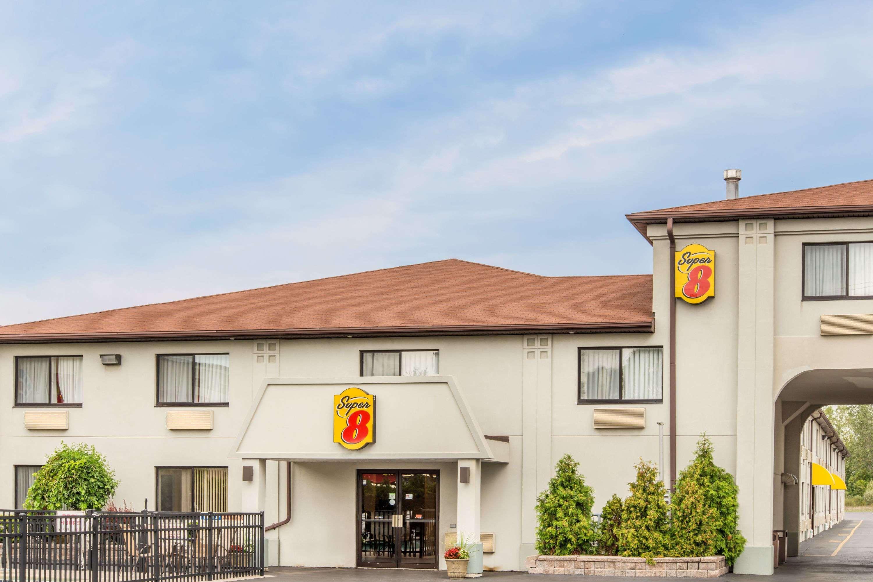 Vista Exterior Super 8 by Wyndham Niagara Falls NY