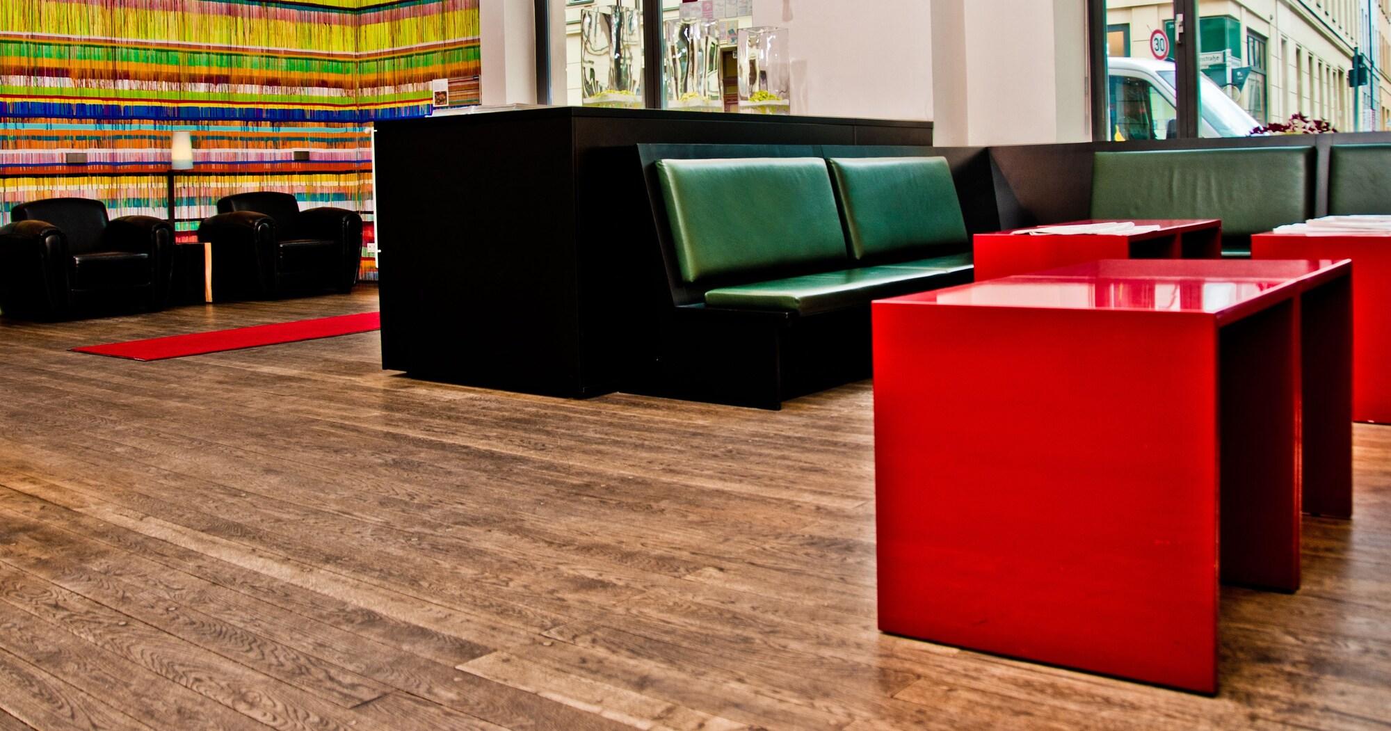 Vista Lobby Arte Luise – Self-Check In