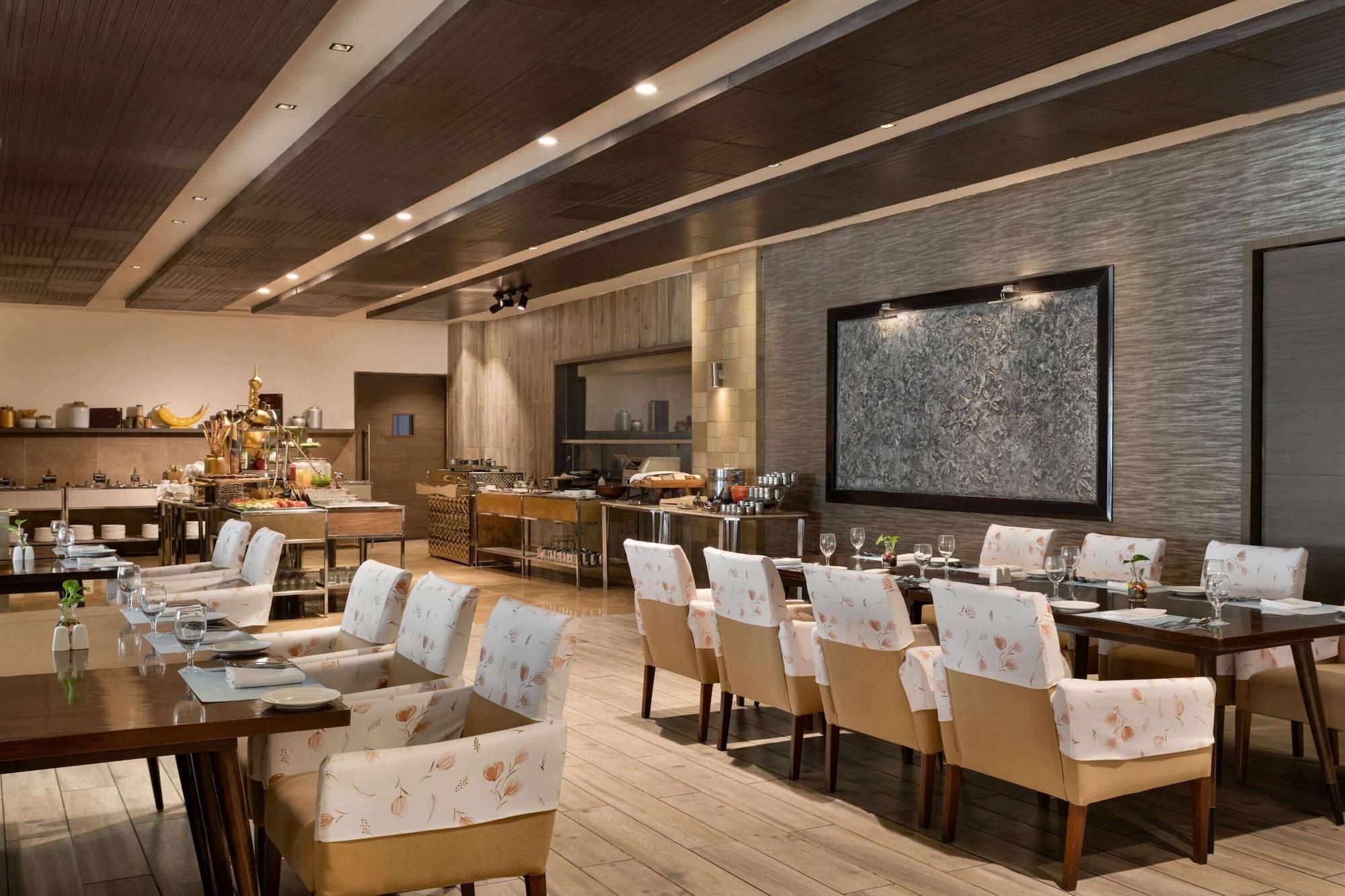 Restaurant Wyndham Ahmedabad Shela