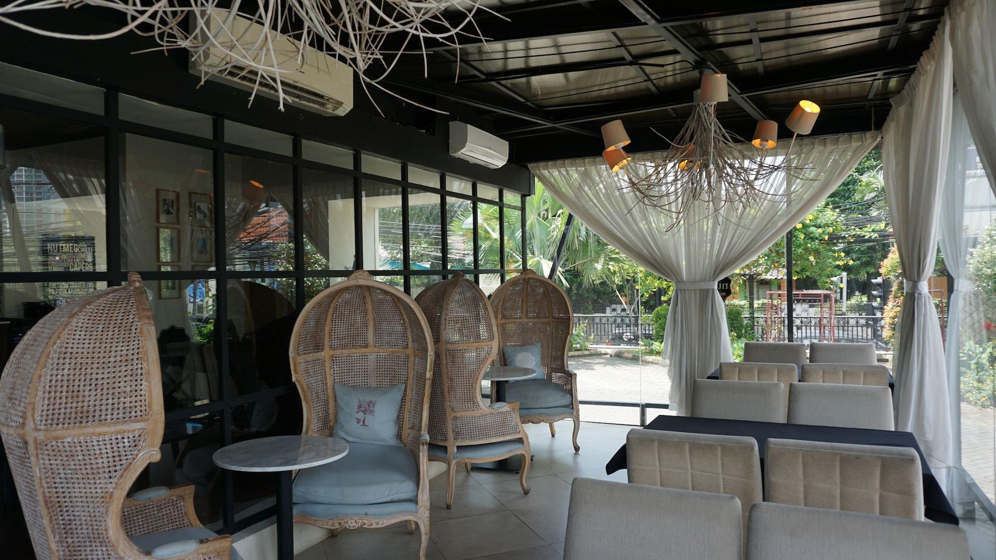 Restaurant Toeti Roosseno Plaza