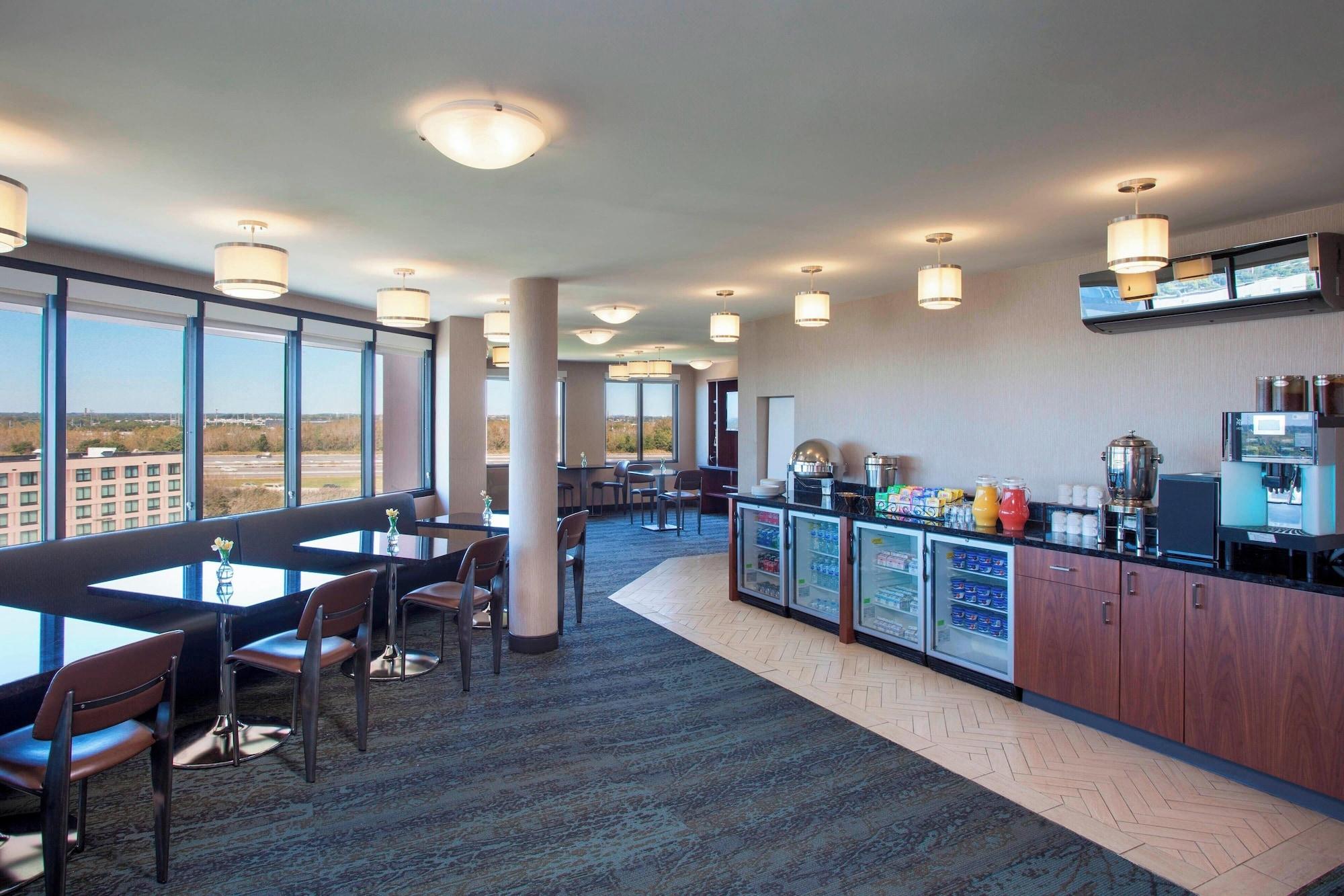 Bar/Salón Sheraton Suites Philadelphia Airport