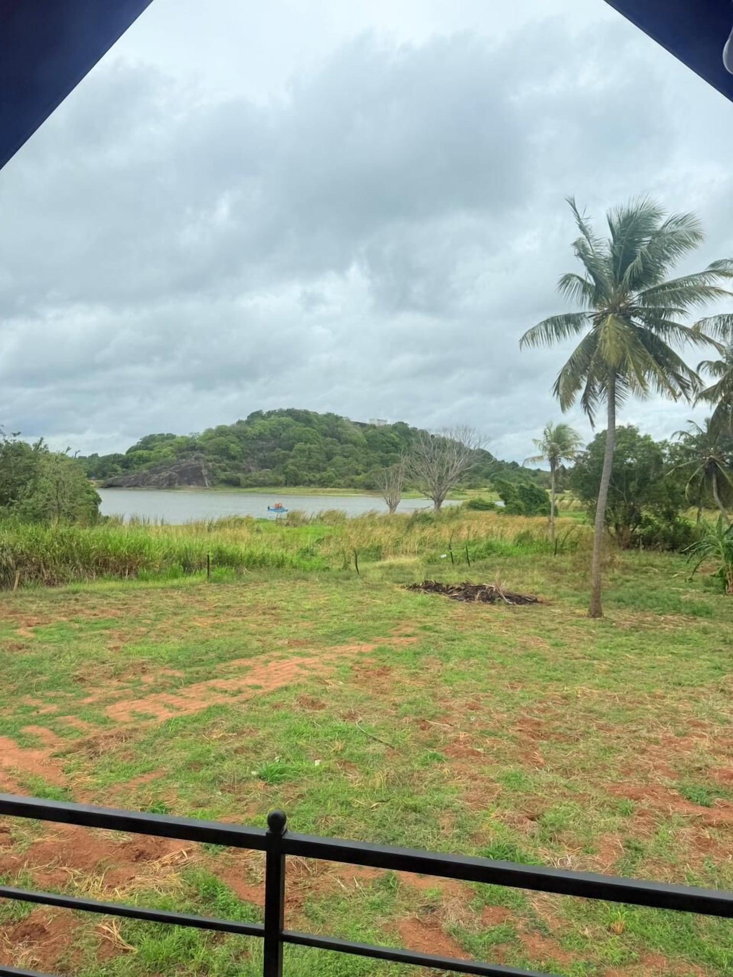 Equipamiento de Habitación Kolla Watersong Eco Cabana resort