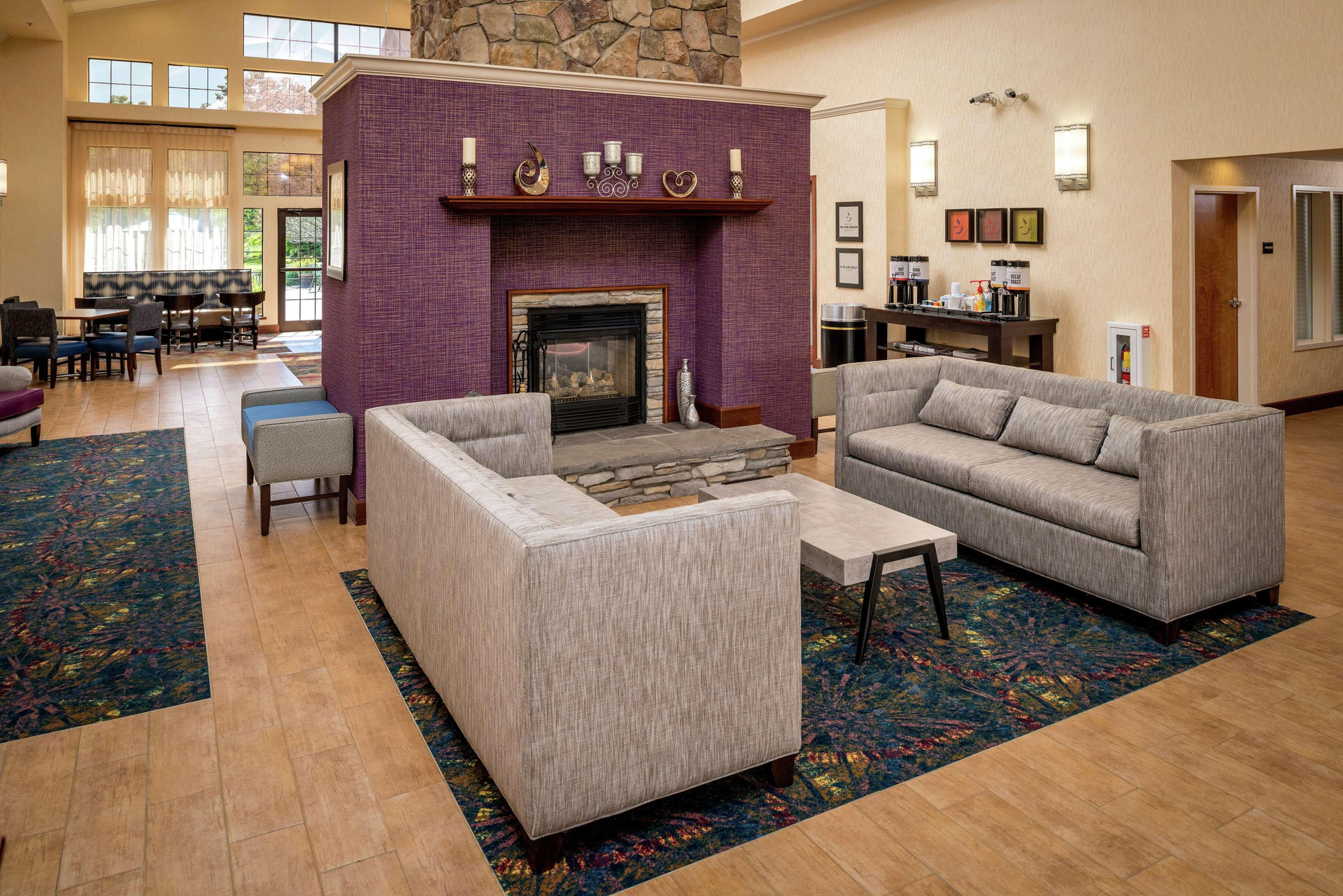 Vista Lobby Hampton Inn & Suites Binghamton/Vestal