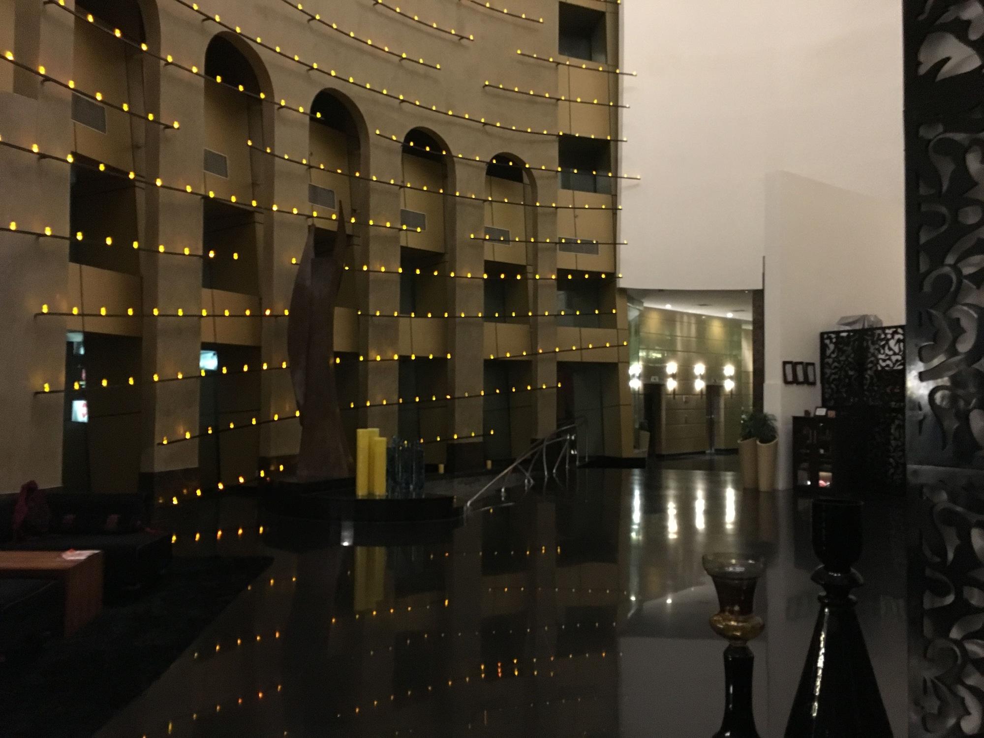 Vista Lobby Radisson Blu Hotel Ludhiana