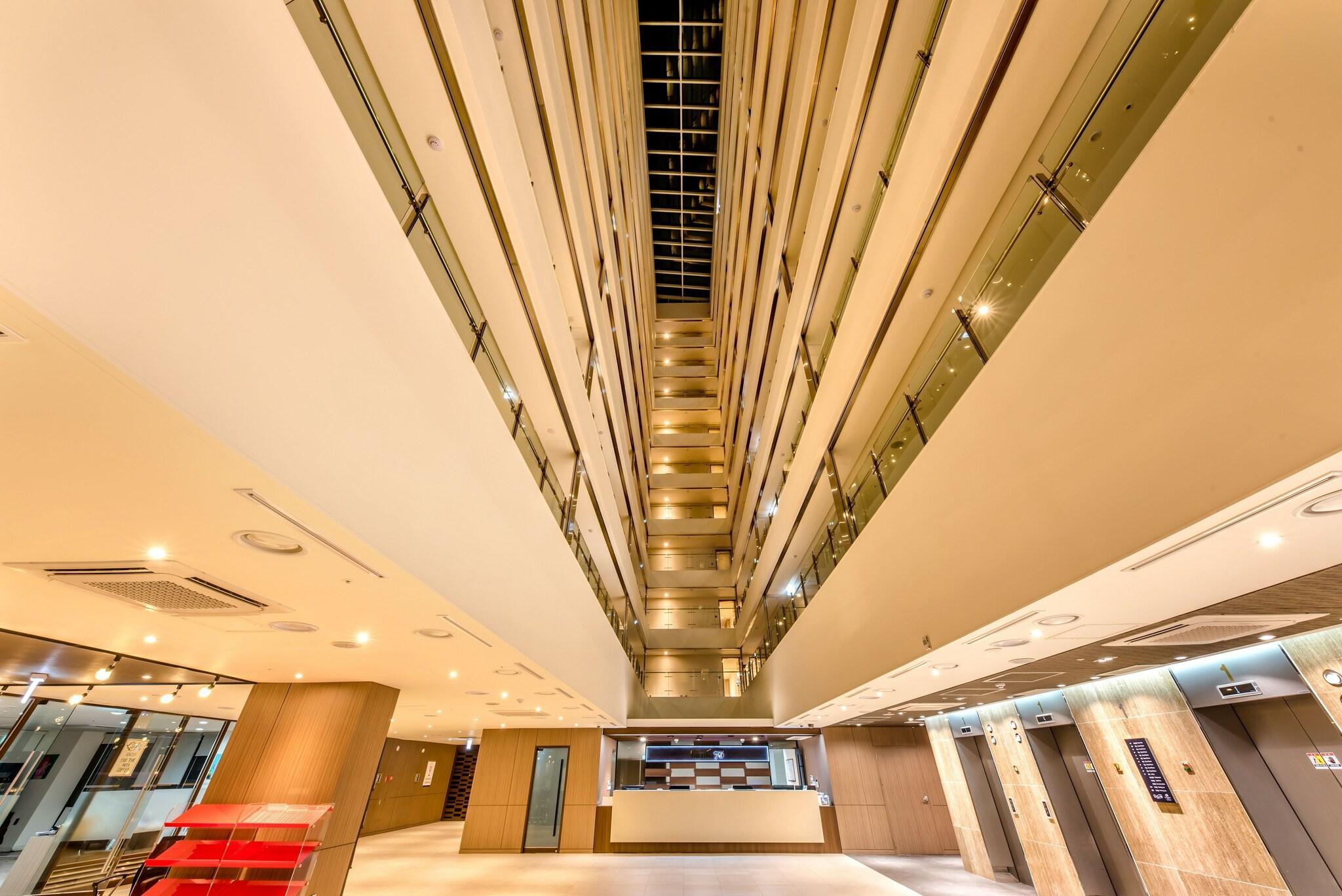Vista Lobby The First70 Hotel