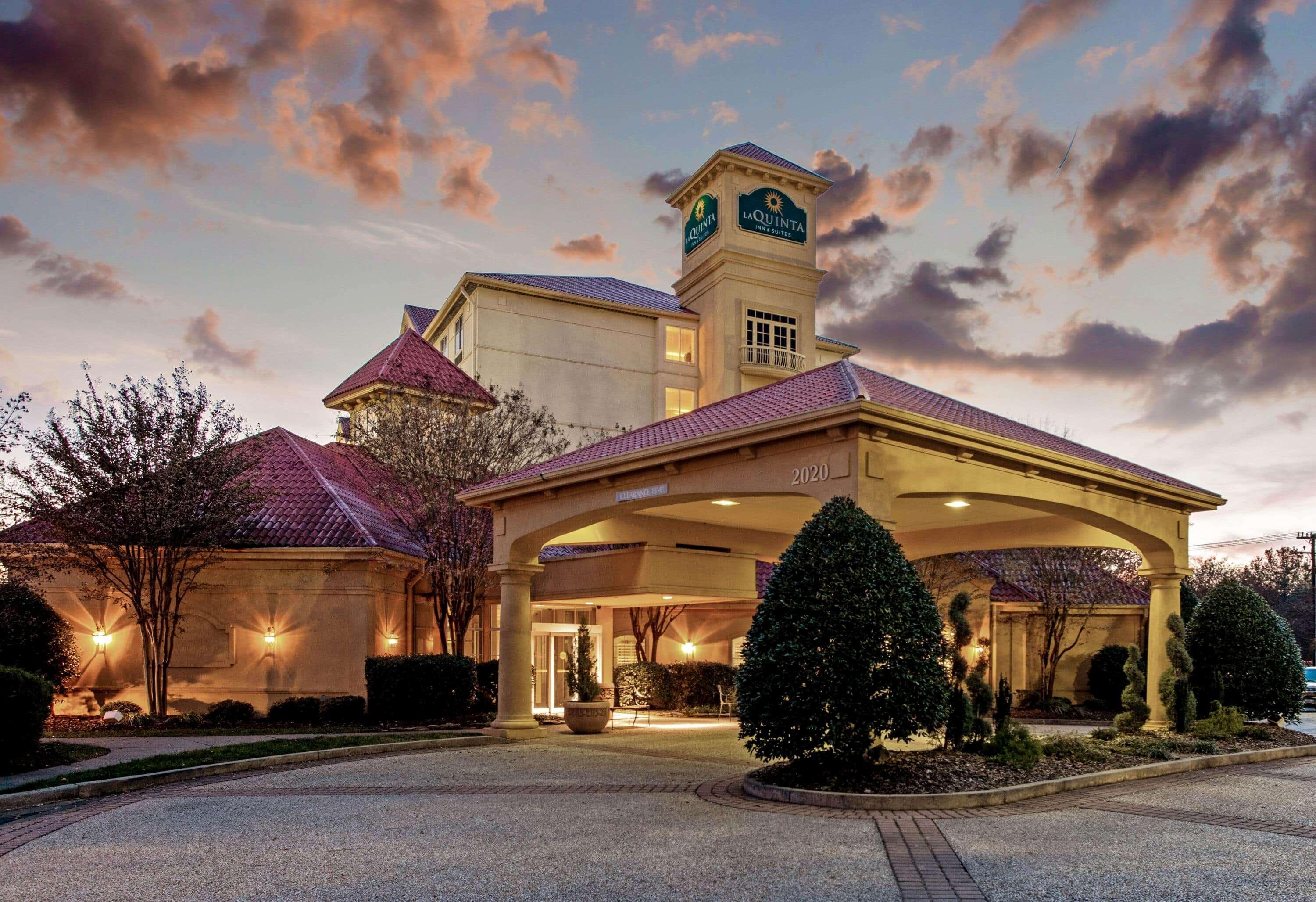Vista Exterior La Quinta Inn & Suites by Wyndham Winston-Salem
