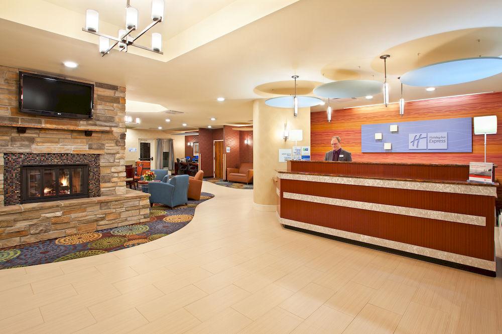 Vista Lobby Holiday Inn Express Hotel & Suites Pittsburgh Airport