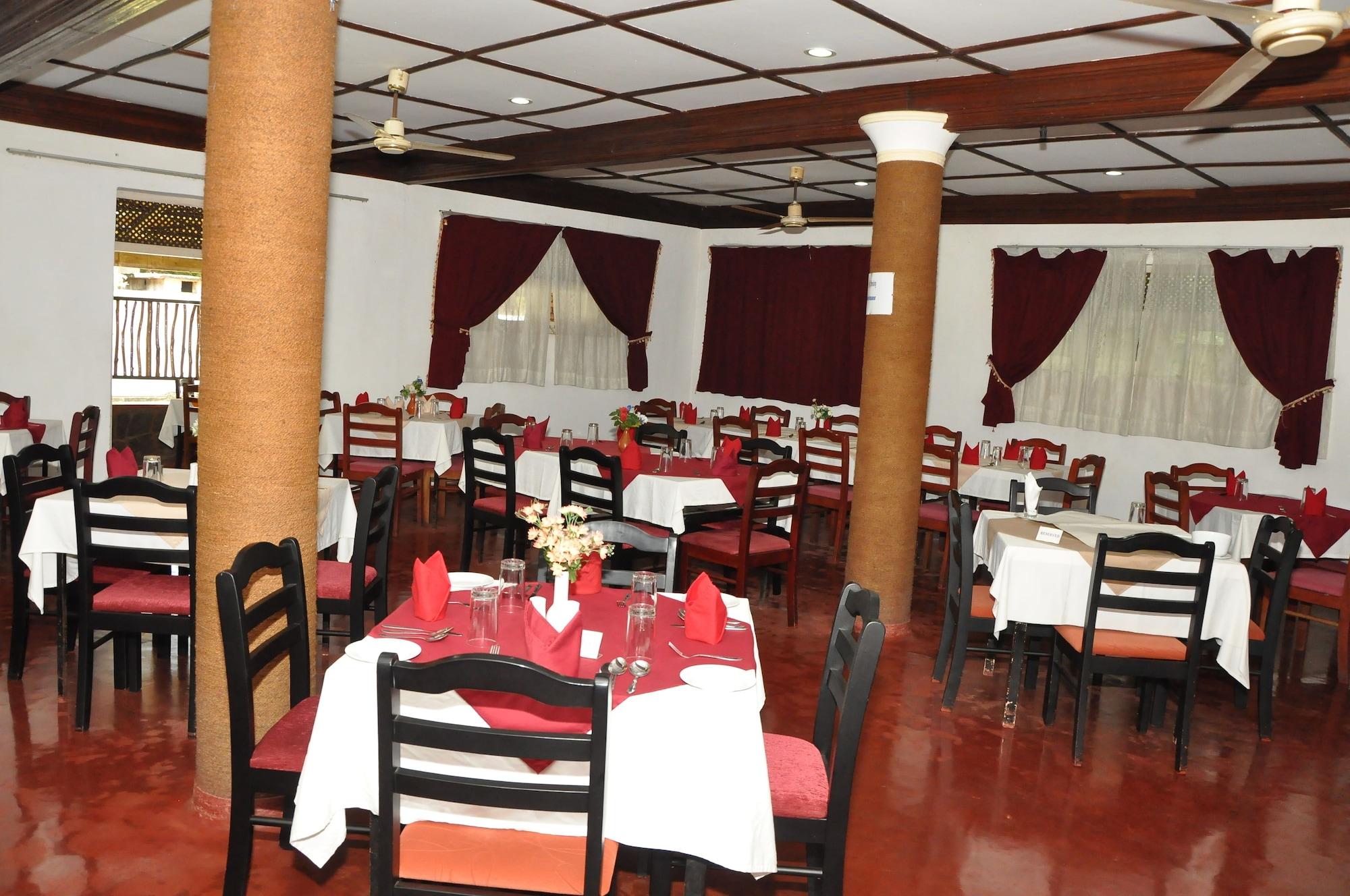 Bar/Salón Sarathchandra Tourist Guest House