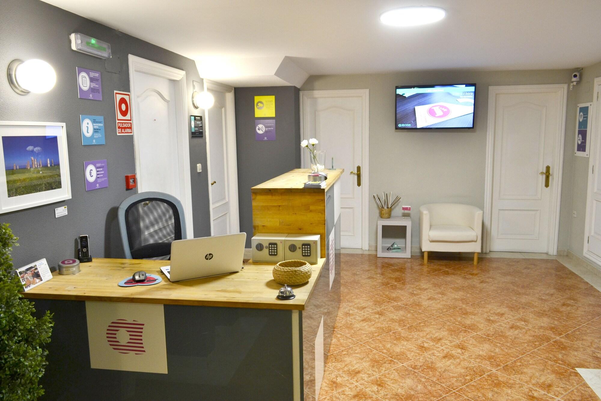 Vista Lobby Hostal Alda Puerta Coruña