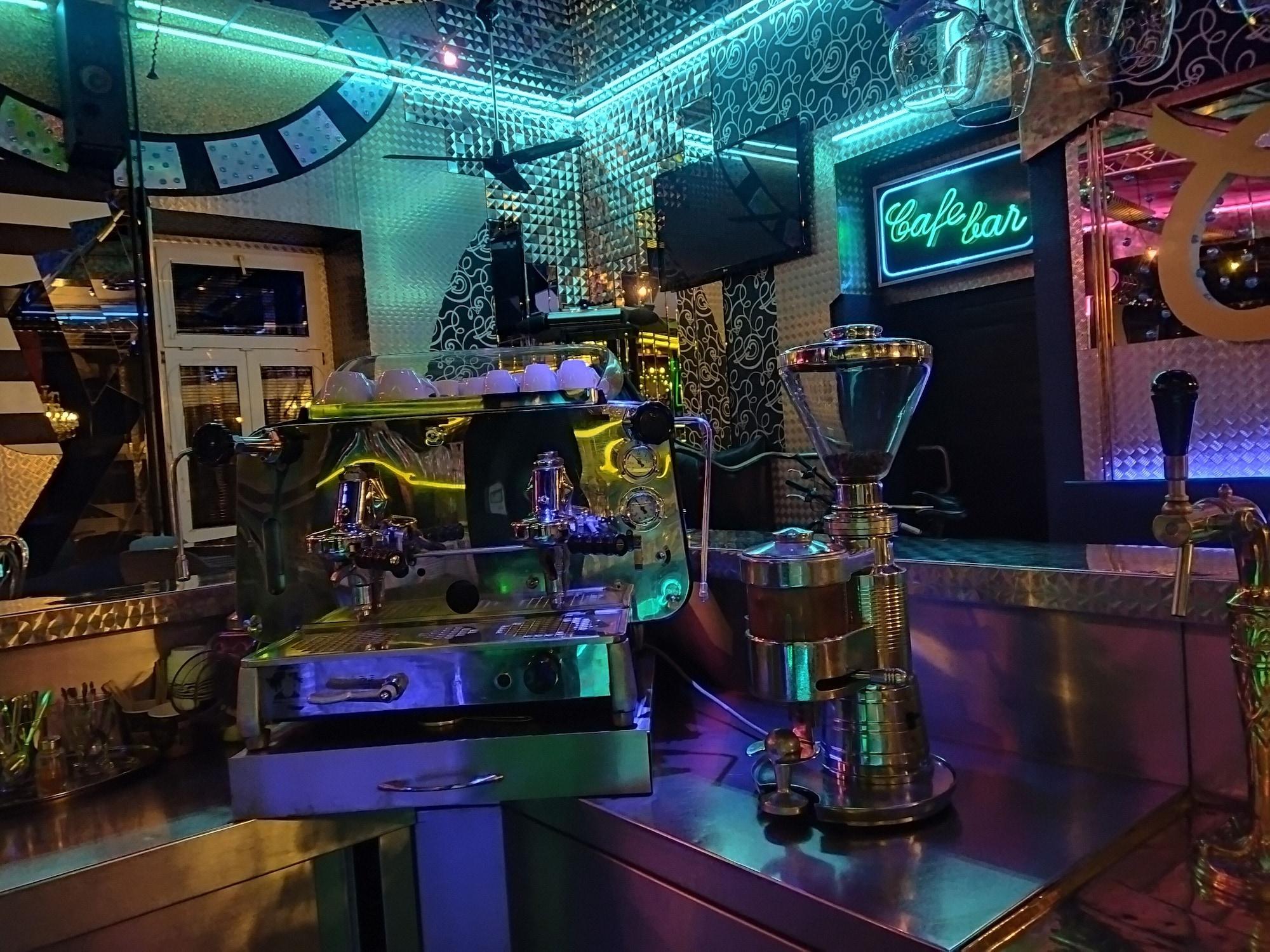 Bar/Salón Hotel Cade