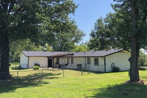 Alquiler Vacacional - Tranquil, upscale house tucked in the woods near Perry Lake, Kansas.