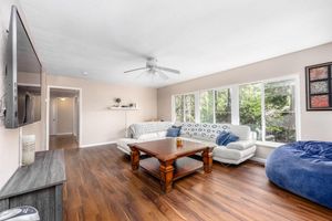 Alquiler Vacacional - Picturesque, Bright & Comfy ~ Near Ben Hill Stadium & UF Campus ~ Porch ~Parking