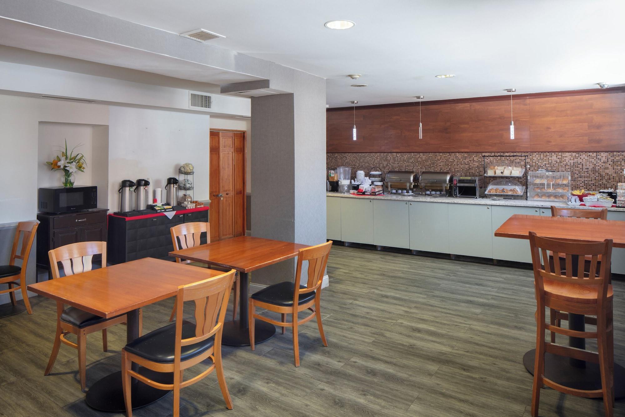 Restaurant Ramada by Wyndham Jersey City