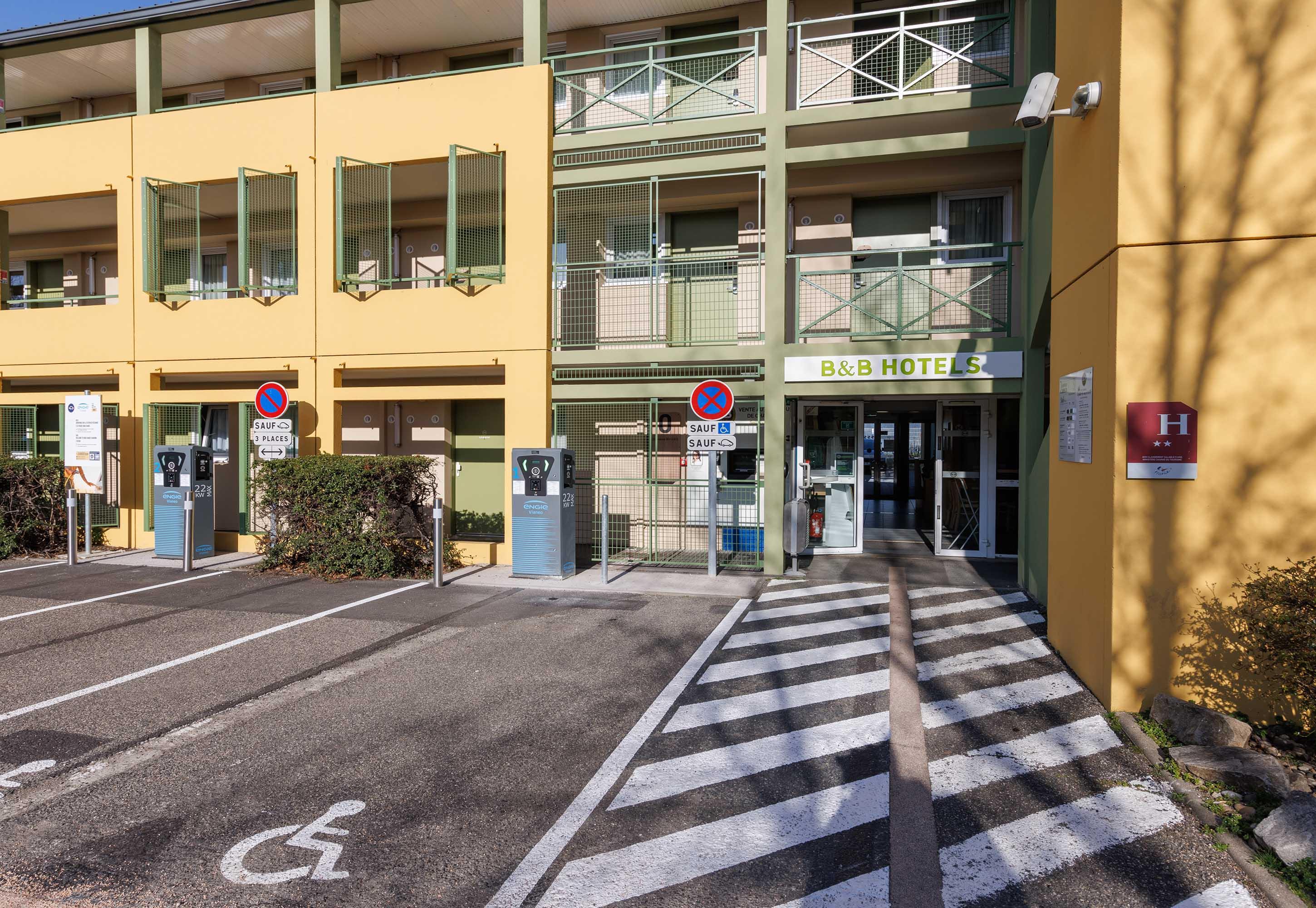 Vista Exterior B&B HOTEL Clermont-Ferrand Le Brézet Aéroport