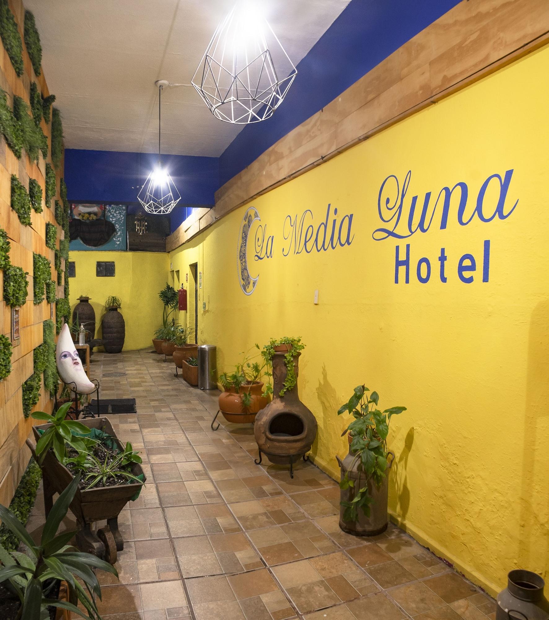 Vista Lobby Hotel Media Luna
