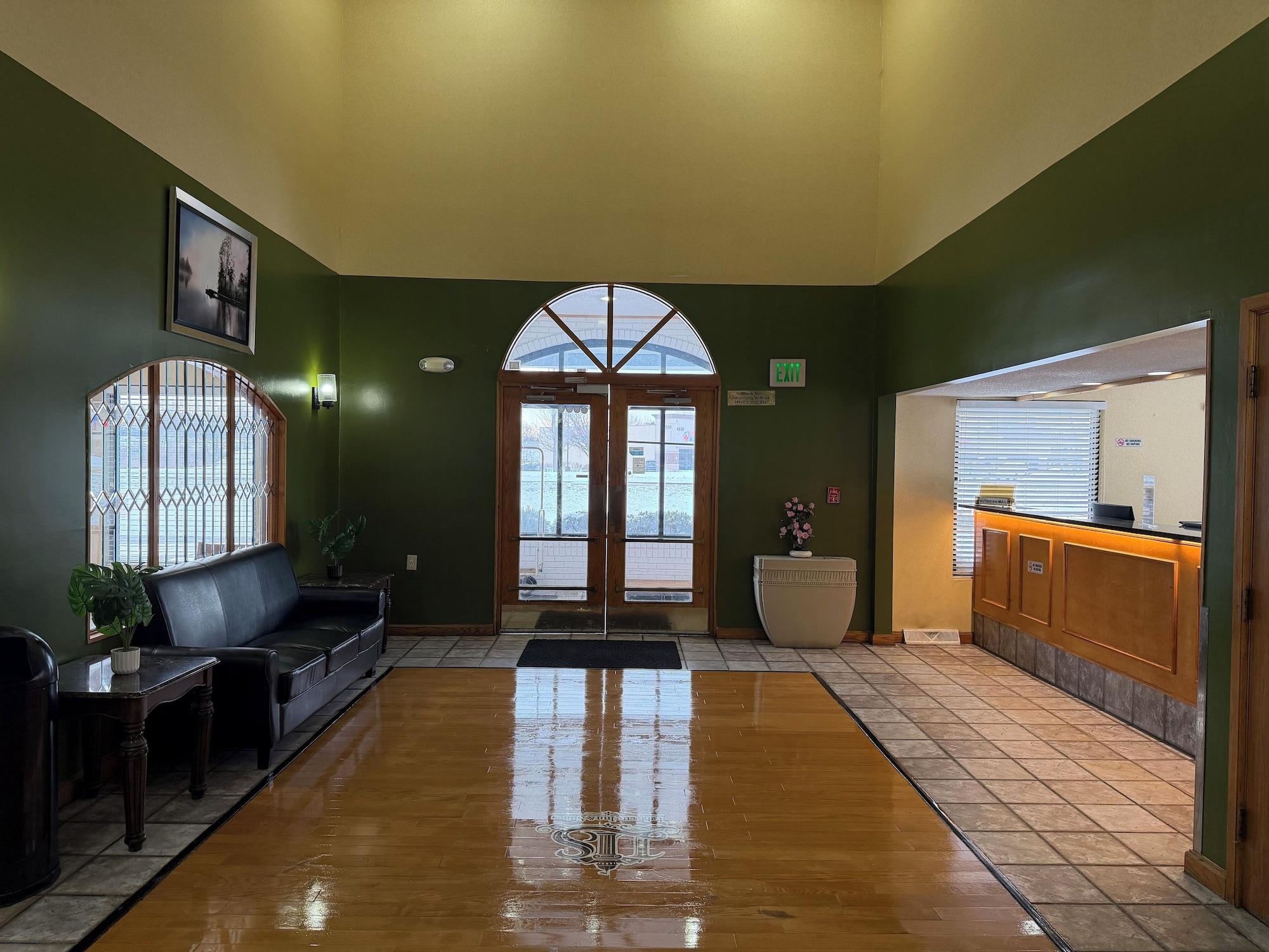 Vista Lobby Lafayette Inn & Suites